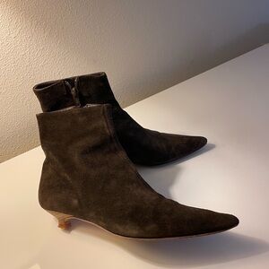 Elegant Brown Suede Ankle Boots. Size 6.